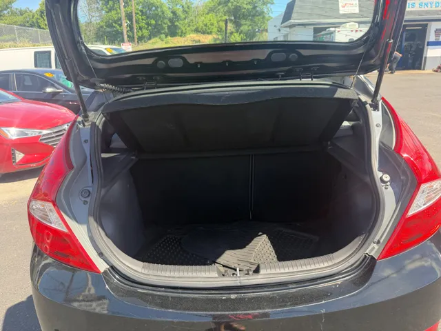 2017 Hyundai Accent 9