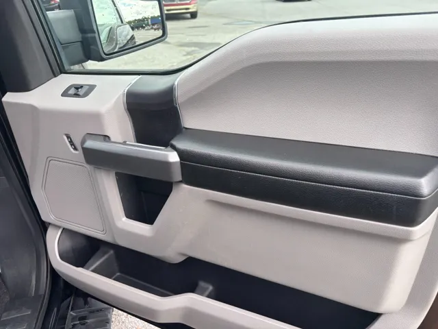2015 Ford F-150 XLT photo 13