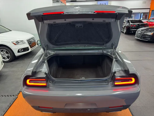 2019 Dodge Challenger photo 6