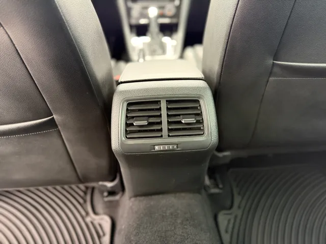 2017 Volkswagen Golf SportWagen 36