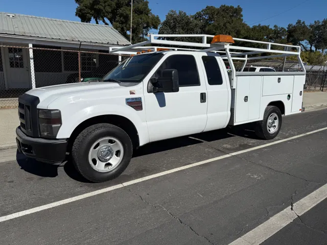 2008 Ford F-350 Super Duty Chassis Cab XL's photo