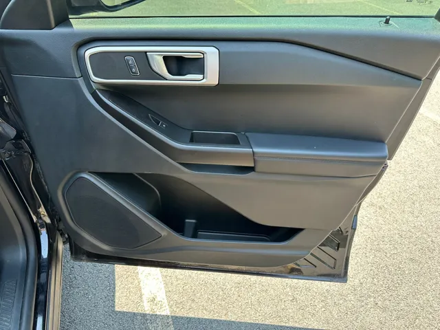 2020 Ford Explorer photo 8