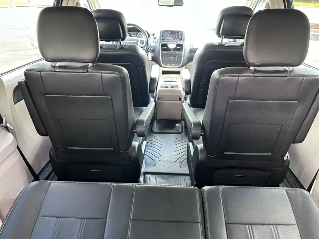 2015 Chrysler Town & Country Touring - Photo 11