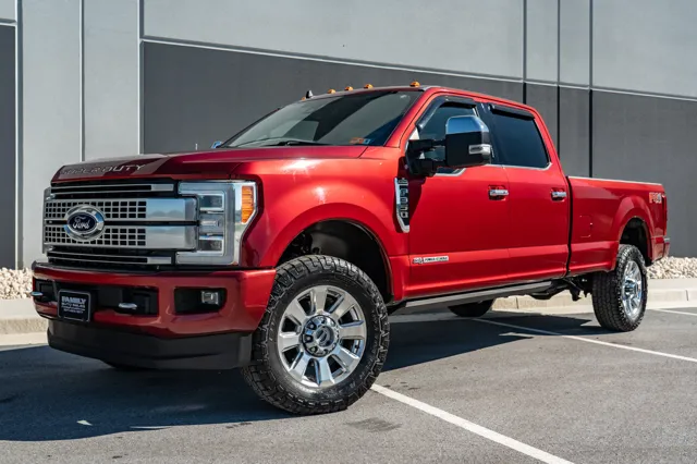 2019 Ford F-350 Super Duty Platinum's photo