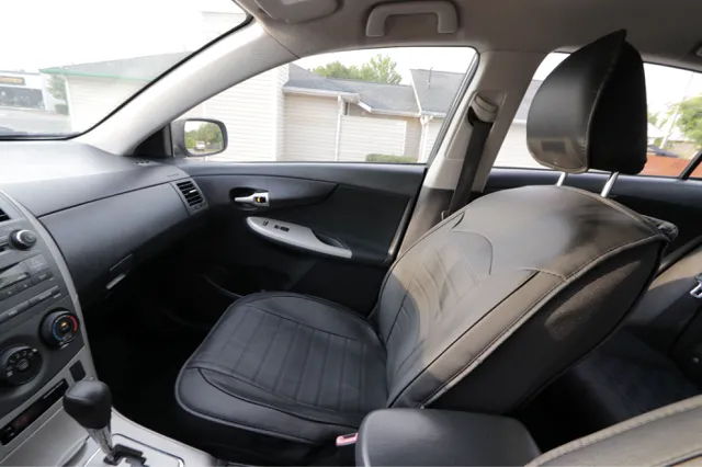 2010 Toyota Corolla LE - Photo 18