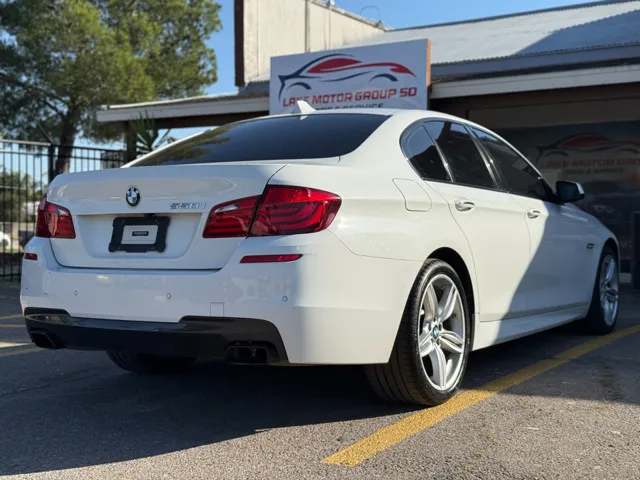 2012 BMW 5 Series 550i - Photo 11
