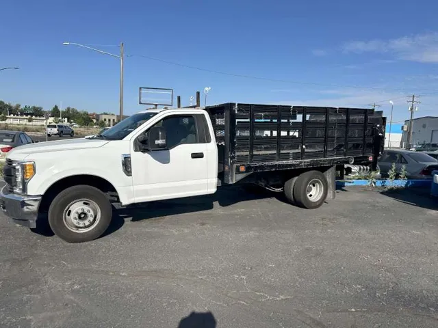 2017 Ford F-350 Super Duty Chassis Cab