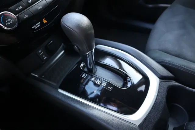 2016 Nissan Rogue SV AWD photo 19
