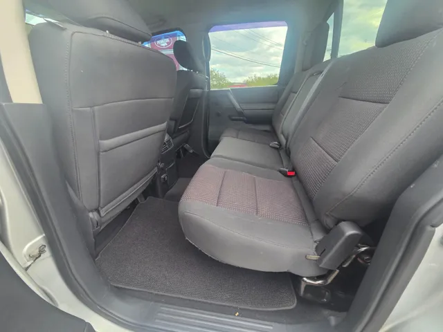 2013 Nissan Titan SV - Photo 7