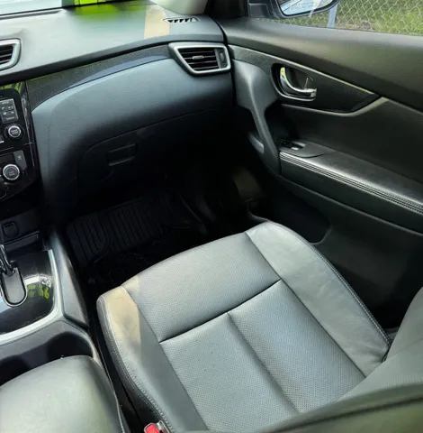 2014 Nissan Rogue SL photo 9