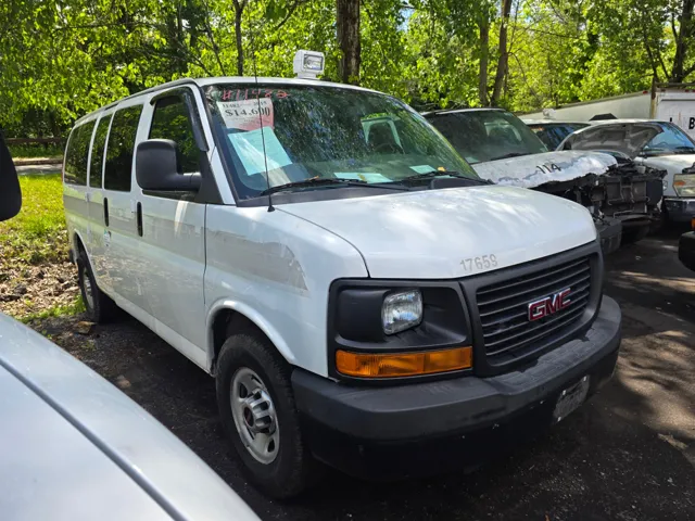2015 GMC Savana 2500 Cargo Van's photo