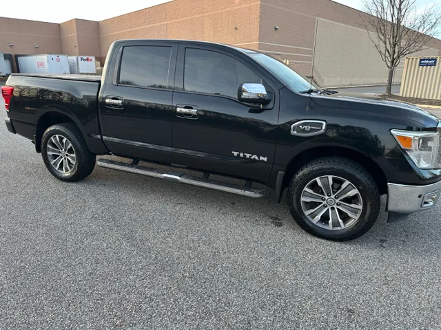 2017 Nissan Titan SL - Photo 34