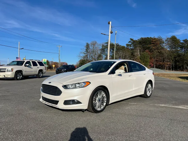 2016 Ford Fusion SE's photo