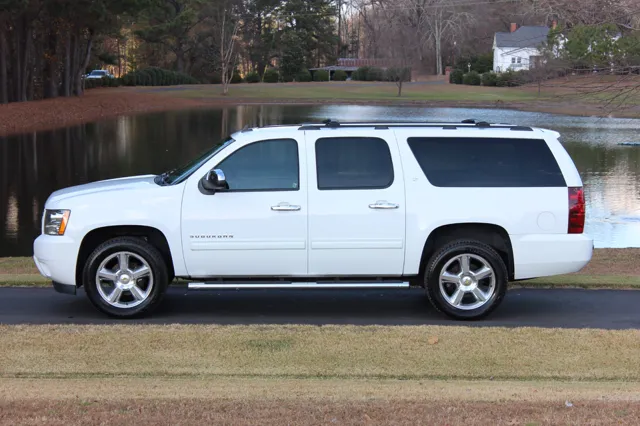 2011 Chevrolet Suburban LT - Photo 6