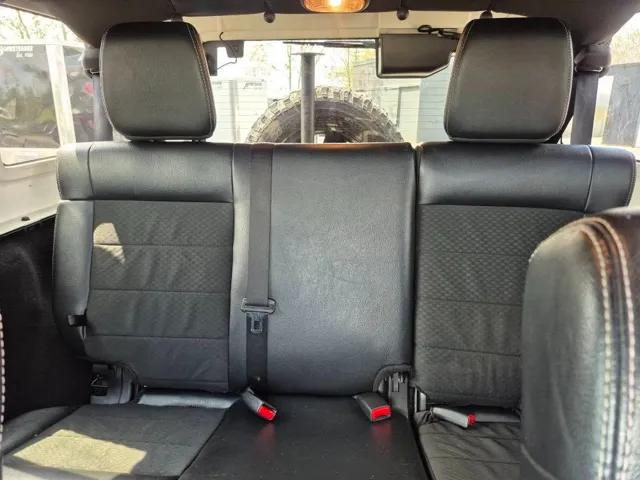 2012 Jeep Wrangler Unlimited Rubicon - Photo 16