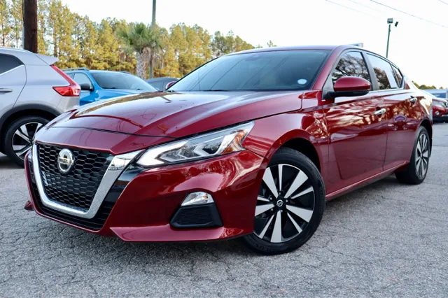 2022 Nissan Altima SV's photo