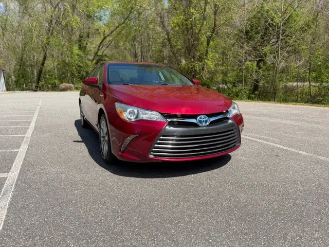 2016 Toyota Camry XLE Hybrid - Photo 17
