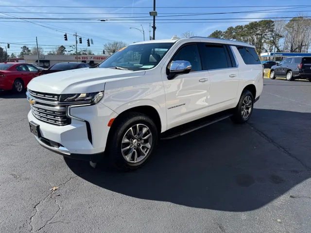 2023 Chevrolet Suburban Premier's photo