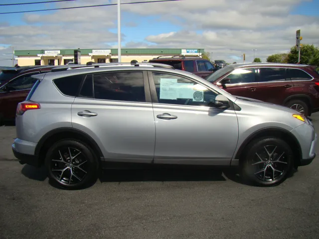 2016 Toyota RAV4 SE's photo