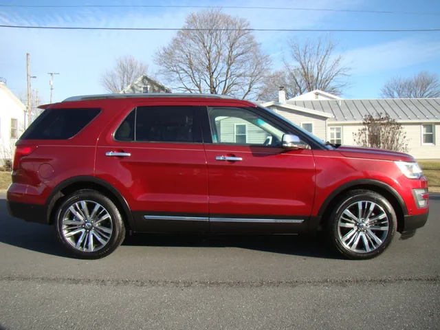 2016 Ford Explorer Platinum's photo