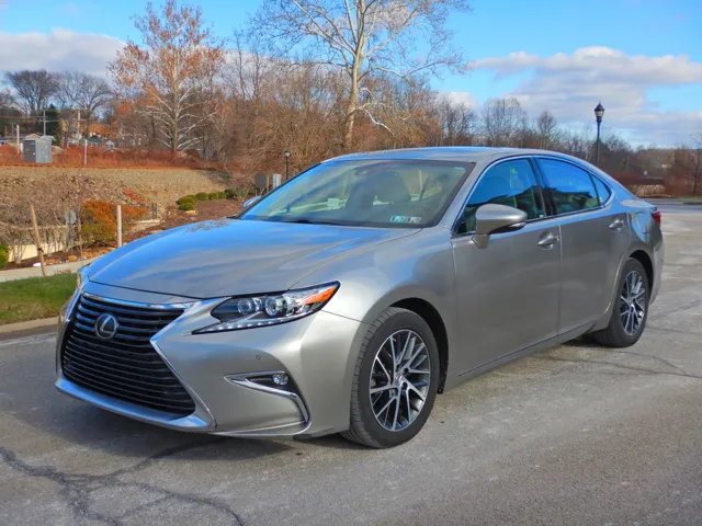 2017 Lexus ES 350's photo