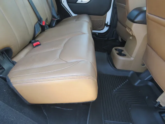 2014 Jeep Wrangler Unlimited Sahara photo 20