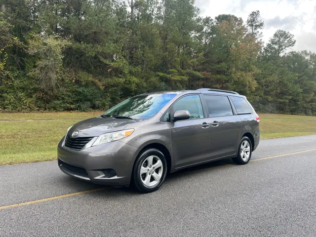 2011 Toyota Sienna's photo