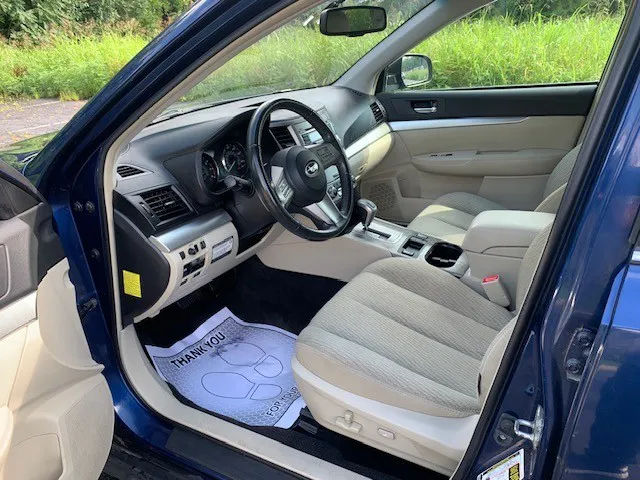 2010 Subaru Outback Premium 2.5i photo 24