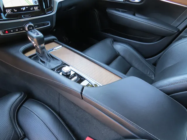 2017 Volvo S90 Inscription photo 10