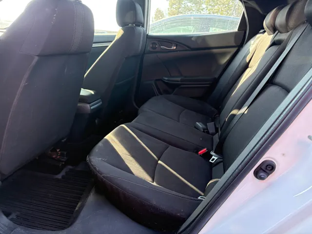 2019 Honda Civic Hatchback EX - Photo 6