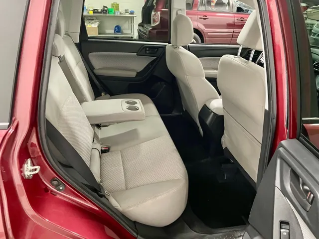 2017 Subaru Forester Premium photo 14