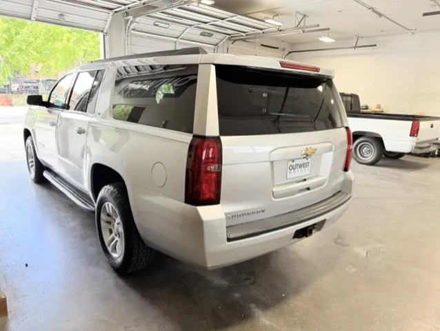 2019 Chevrolet Suburban LT - Photo 6