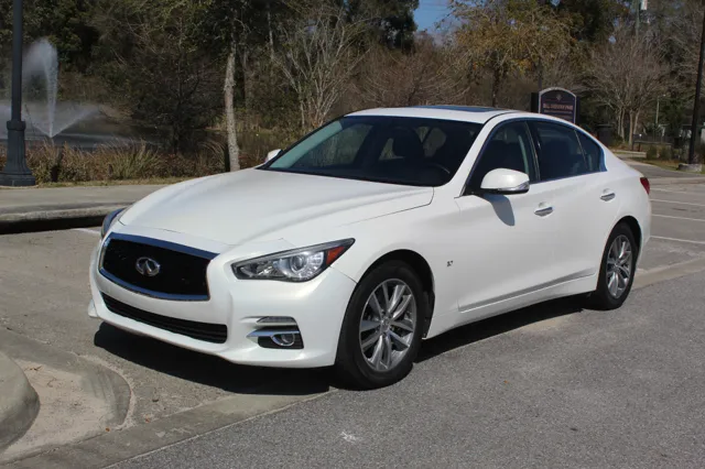 2015 INFINITI Q50 Base
