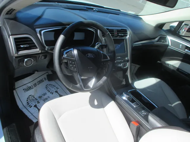 2020 Ford Fusion SE - Photo 7