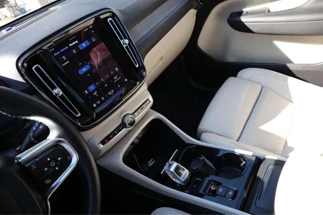 2023 Volvo XC40 Ultimate photo 16