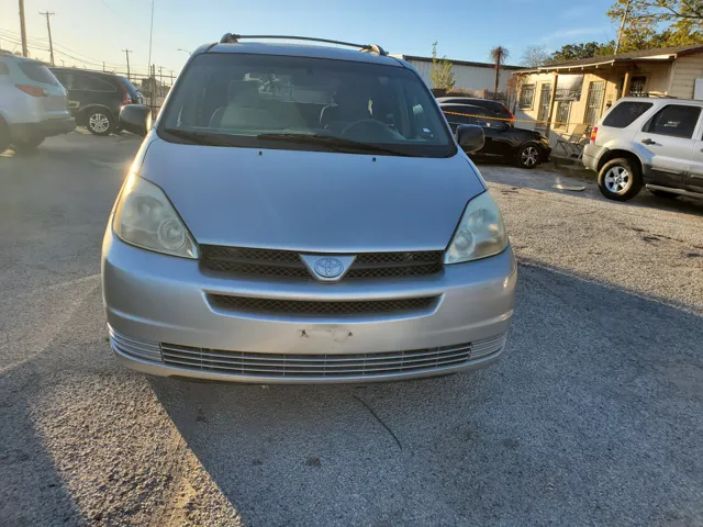 2004 Toyota Sienna LE
