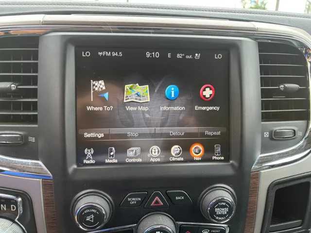 2017 Ram 1500 Laramie photo 9