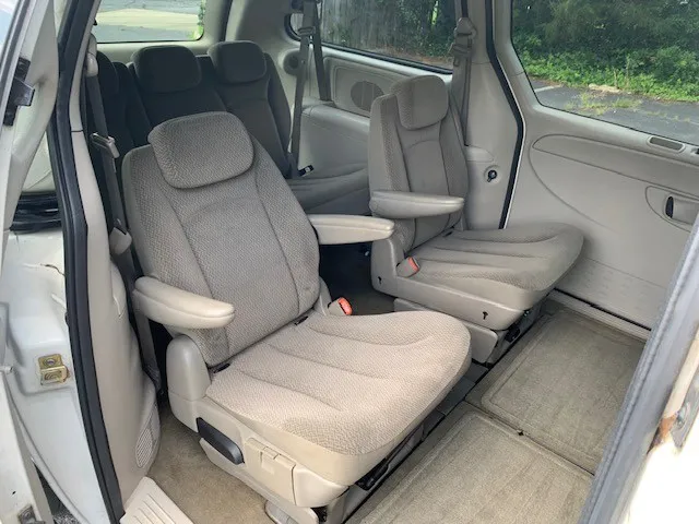 2006 Chrysler Town & Country LX photo 34