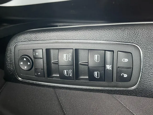 2022 Dodge Charger SXT - Photo 25