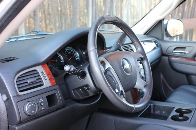 2011 Chevrolet Suburban LT - Photo 22