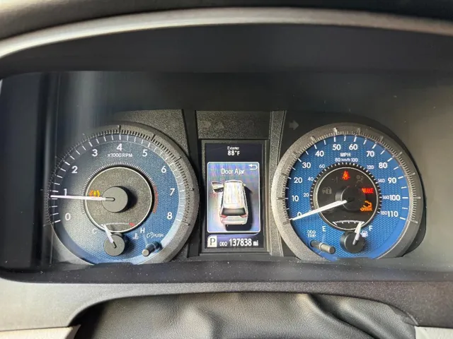 2015 Toyota Sienna XLE - Photo 12
