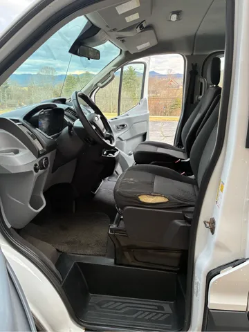 2017 Ford Transit Wagon XLT - Photo 7