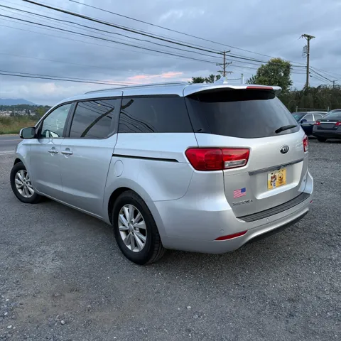 2017 Kia Sedona LX - Photo 6