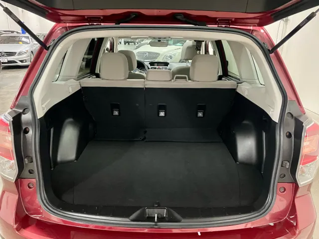 2017 Subaru Forester Premium photo 7