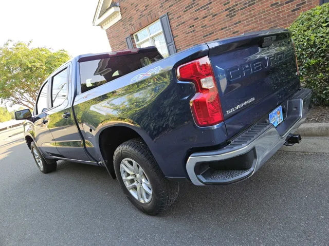 2021 Chevrolet Silverado 1500 LT photo 2