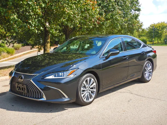 2021 Lexus ES 250's photo