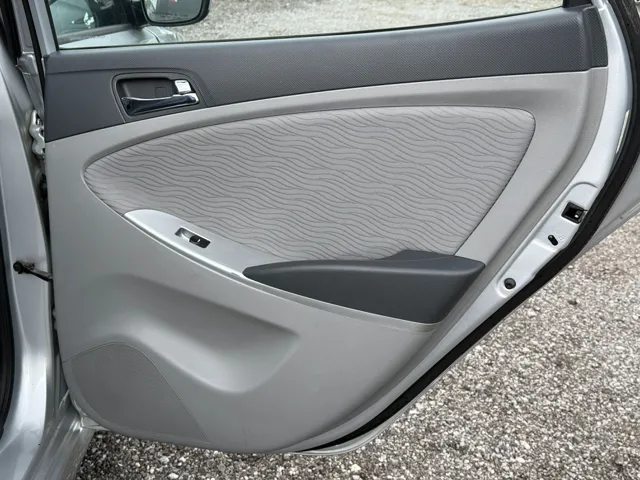 2014 Hyundai Accent GLS - Photo 34