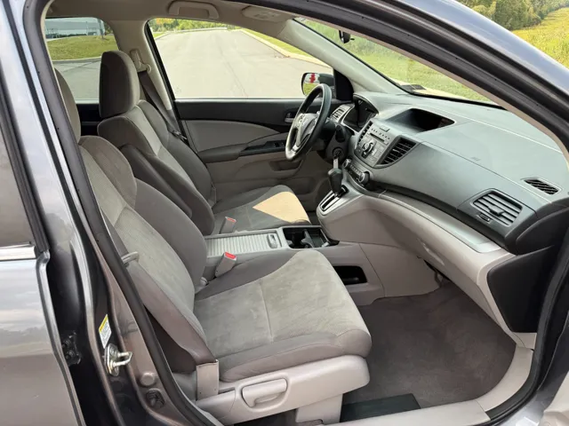 2013 Honda CR-V LX photo 16