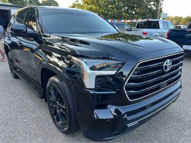 2024 Toyota Sequoia SR5 2WD i-FORCE MAX Hybrid's photo