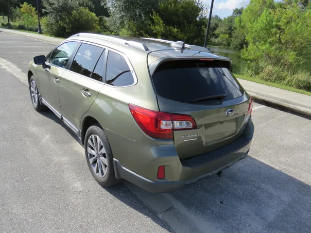 2017 Subaru Outback Touring photo 3